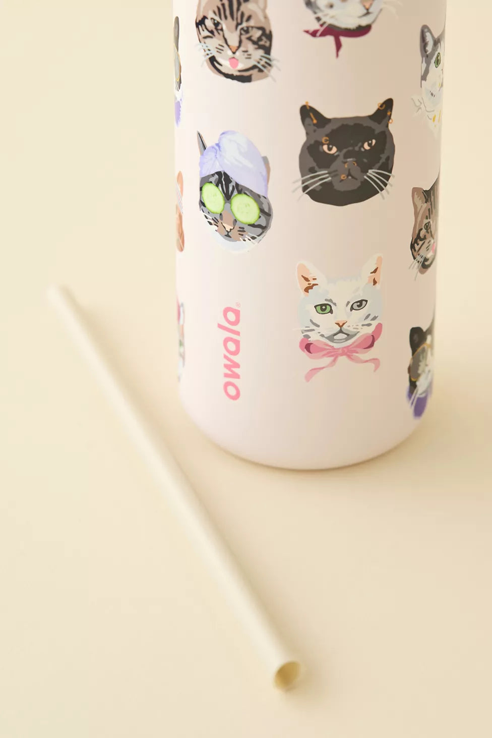PRE-ORDEN Owala UO Exclusive Cat Collage FreeSip 32 oz Water Bottle