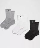 Unisex Daily Essential Crew Socks
3 Pack
