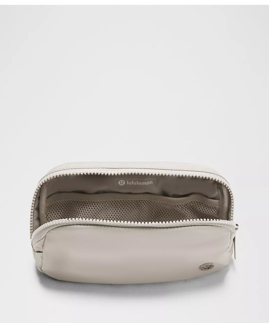 Everywhere Belt Bag with Long Strap 1L - Hailstone Grey/Silver