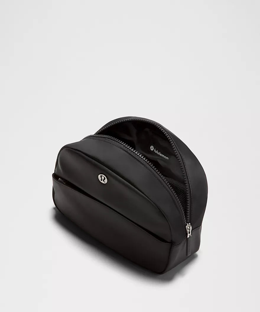 City Essentials Pouch 4L - Black/Silver