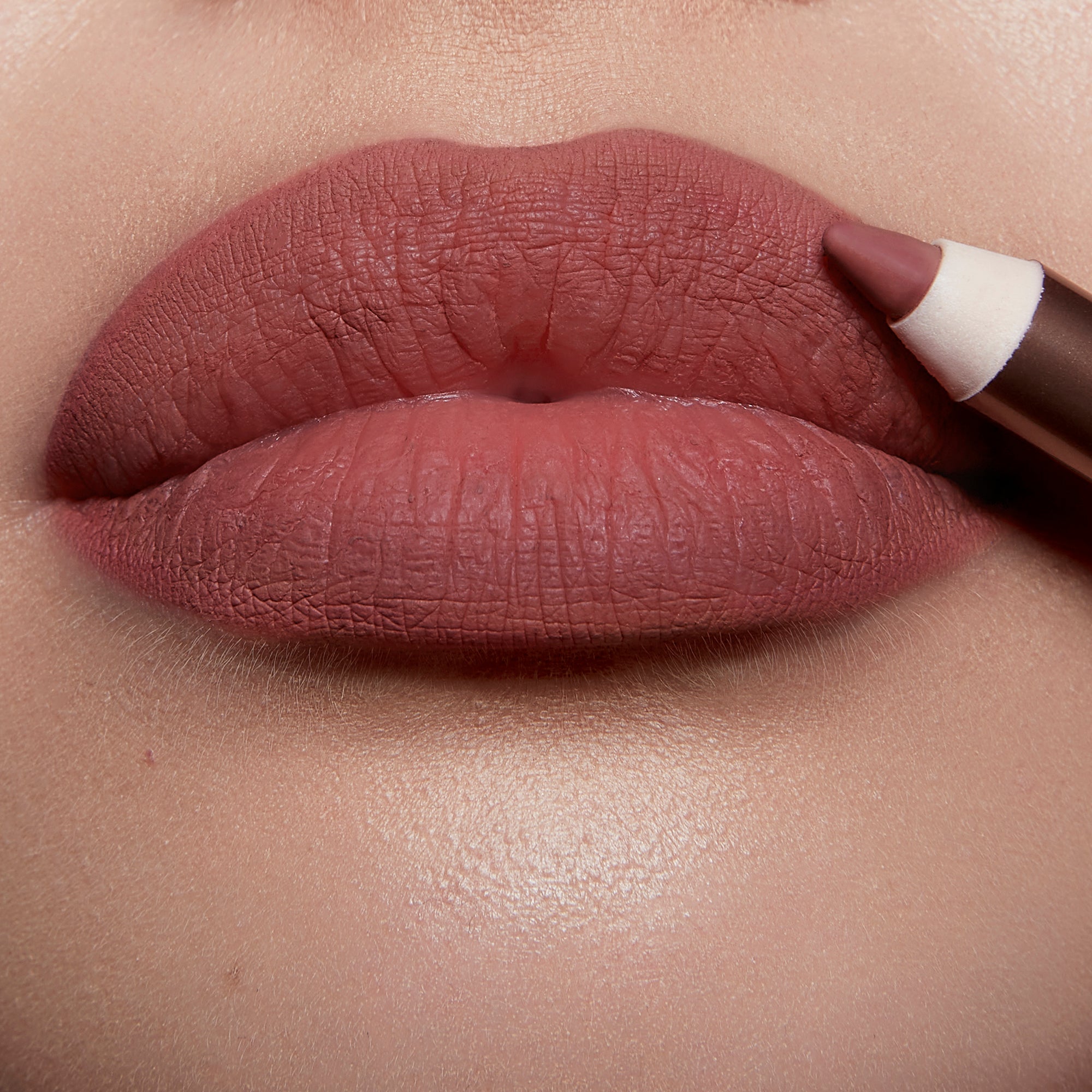 PRE-ORDEN Lip Cheat Lip Liner- Pillow Talk Medium